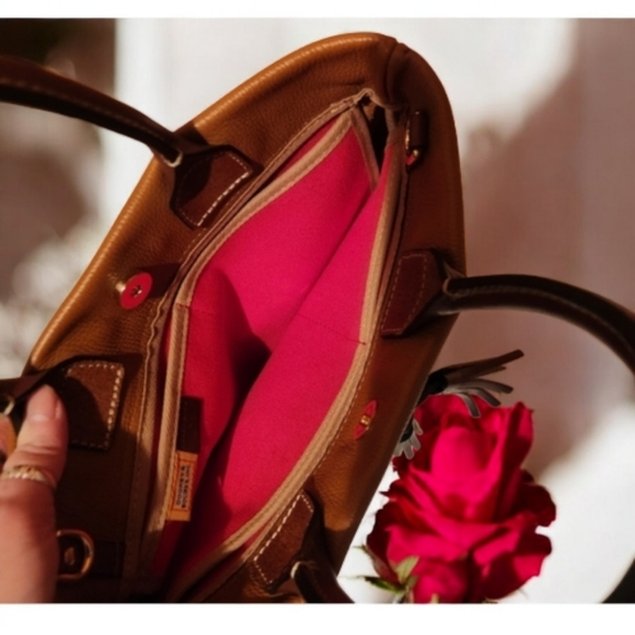 Genuine Dooney & Bourke Wakefield Tassel Bag. - Picture 7 of 9